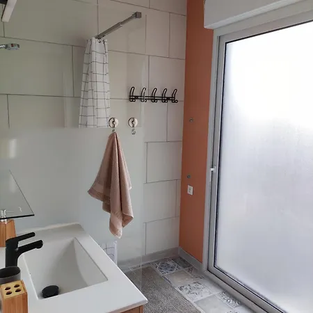 Villa Le Jardin Des Rocailles - 4 Climatisee Avec Piscine A Deux Pas D'avignon *