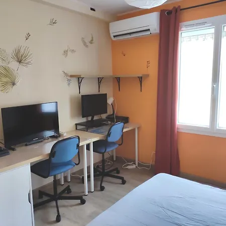 Villa Le Jardin Des Rocailles - 4 Climatisee Avec Piscine A Deux Pas D'avignon *