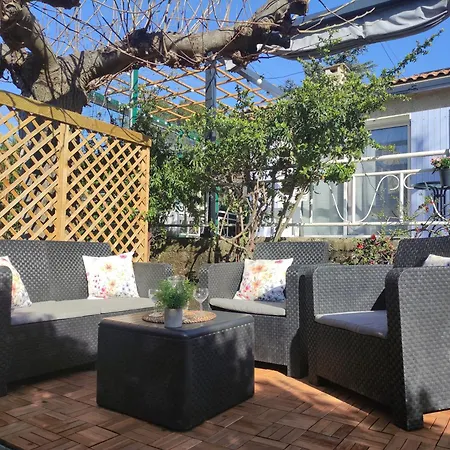 Villa Le Jardin Des Rocailles - 4 Climatisee Avec Piscine A Deux Pas D'avignon