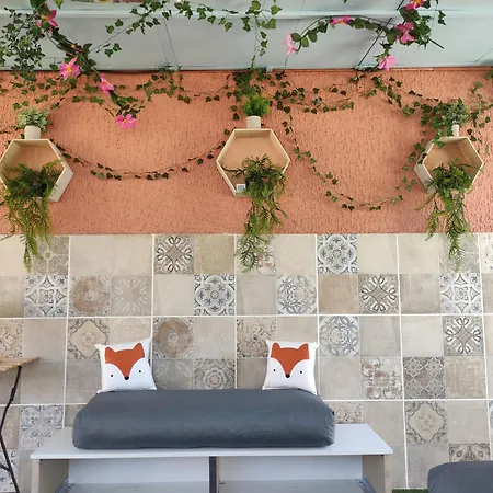 Le Jardin Des Rocailles - 4 Climatisee Avec Piscine A Deux Pas D'avignon