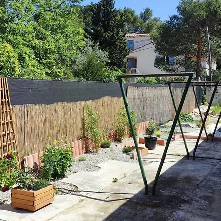 Le Jardin Des Rocailles - 4 Climatisee Avec Piscine A Deux Pas D'avignon