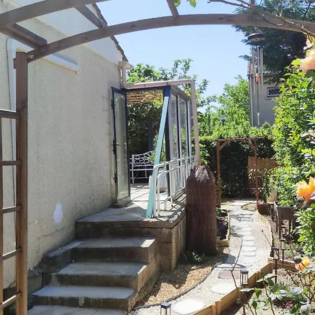 Le Jardin Des Rocailles - 4 Climatisee Avec Piscine A Deux Pas D'avignon *