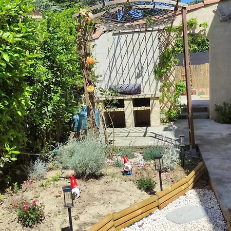 Le Jardin Des Rocailles - 4 Climatisee Avec Piscine A Deux Pas D'avignon *