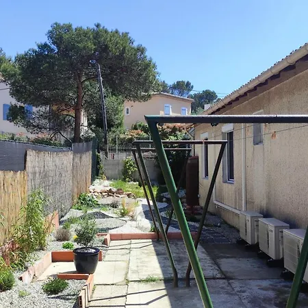 Le Jardin Des Rocailles - 4 Climatisee Avec Piscine A Deux Pas D'avignon