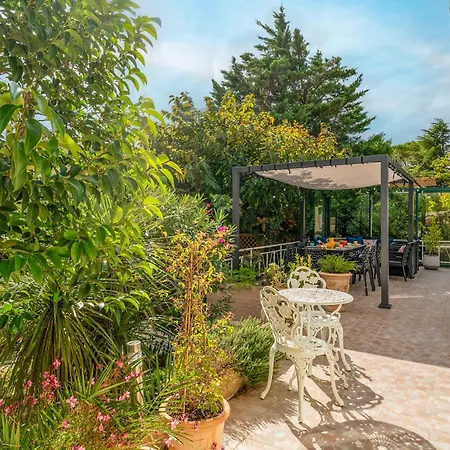 Familiale 4 Etoiles Avec Piscine Et Climatisation En Provence * Villeneuve-lès-Avignon