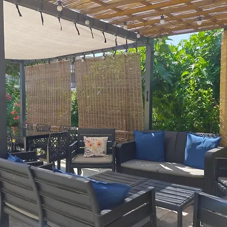 Familiale Avec Piscine Et Climatisation En Provence