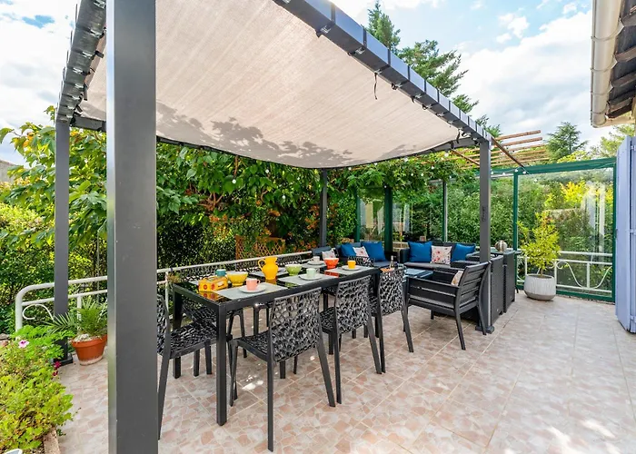 Familiale Avec Piscine Et Climatisation En Provence Villa