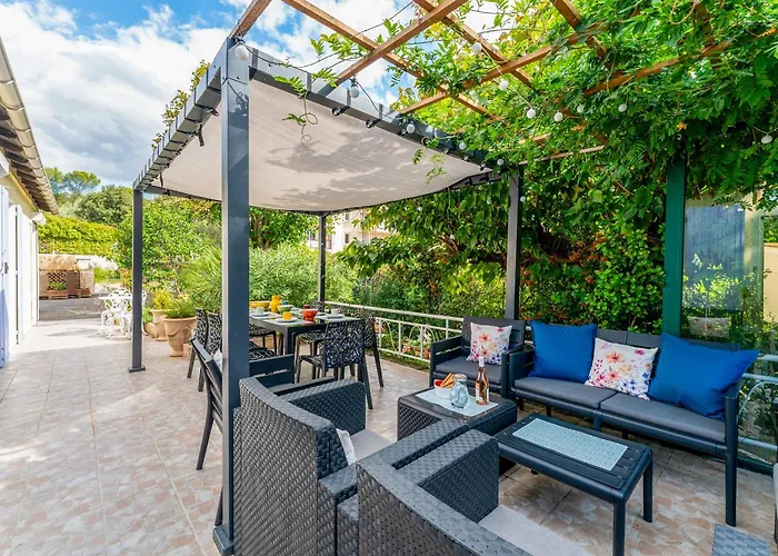 Villa Familiale Avec Piscine Et Climatisation En Provence